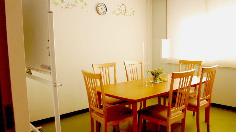ホワイトボード無料貸出 - ippo札幌 貸し会議室A2の室内の写真