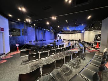 着席２０７席・スタンディング400名収容可能！ - K-Stage O! ライブホールの室内の写真