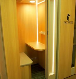 CHATBOXモノレール蛍池駅 【CHATBOXモノレール蛍池駅・改札内】202ブースの入口の写真