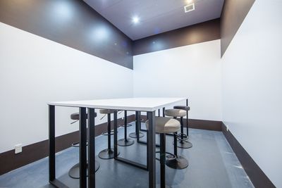 【川口駅西口】プロジェクター・ホワイトボード・Wi-Fi・電源あります｜会議・プレゼン・打ち合わせなどにオススメ - MYST（マイスタ）