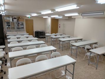 セミナー仕様 - 【施術用ベッド】【配信機材】も！御茶ノ水研修撮影セミナースペース 【施術用ベッド・配信機材】のある御茶ノ水研修撮影セミナースペースの室内の写真