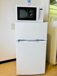 冷蔵庫（冷蔵室あり）、電子レンジございます。 - 〈SMILE工房 Ange名古屋〉 キッチン付レンタルスペースの設備の写真