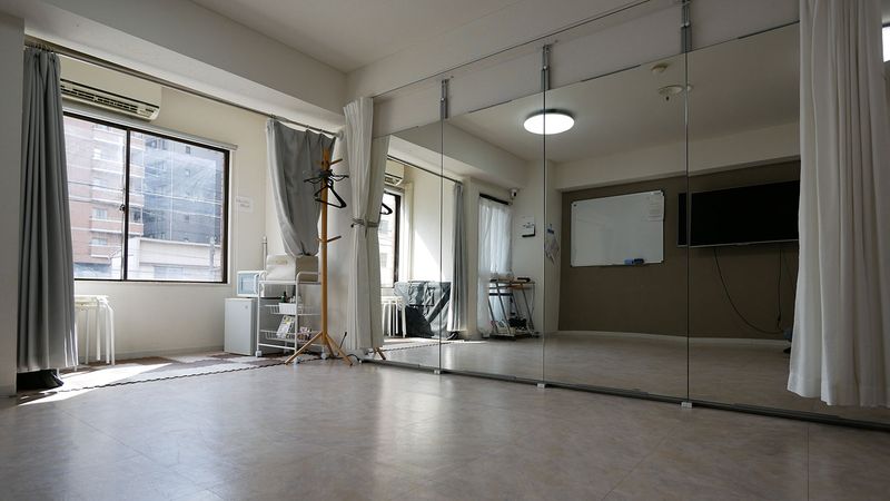 レンタルスタジオカベリ横浜2号店 ダンスができるレンタルスタジオの室内の写真