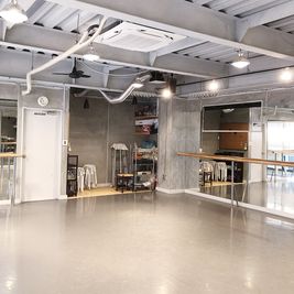 Dance Studio Point ダンススタジオの室内の写真