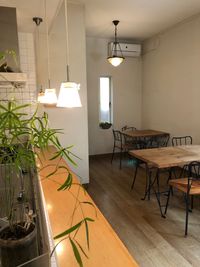 カフェカウンターとカフェスペース -  Roomer ギャラリーイベント、カフェイベント、撮影レンタルスペース　　の室内の写真