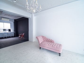 撮影スタジオDOLLY飯田橋1号店 白ホリと黒ホリで撮影できる希少な撮影スタジオの室内の写真