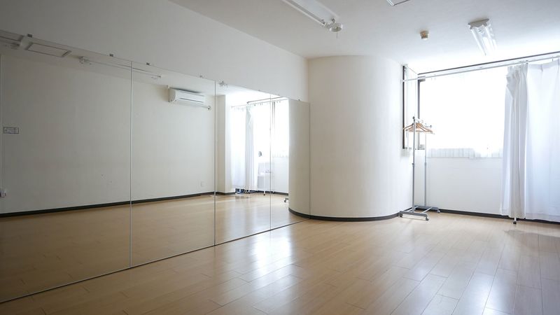 福岡レンタルスタジオカベリ天神店 ダンスができるレンタルスタジオの室内の写真