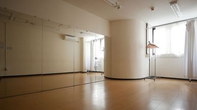 福岡レンタルスタジオカベリ天神店 ダンスができるレンタルスタジオの室内の写真