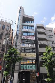 ビル外観 - 音楽練習室スタジオアコースティック 7Bルーム（8帖アップライトピアノ：1名～2名利用）の外観の写真