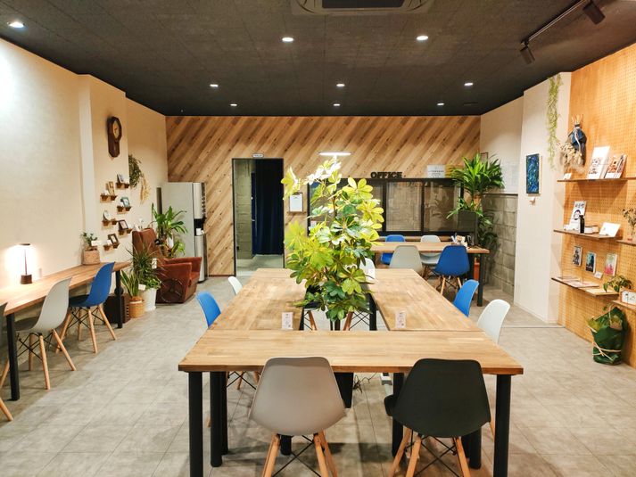 ミーティングスペース - LET'Sレンタル＆コワーキングスペース