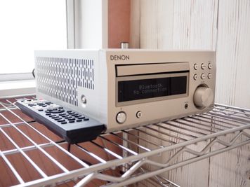 備え付けのデッキはＣＤとBluetoothが接続できる機器に対応。 - レンタルダンススタジオ24/7 レンタルダンススタジオ24/7　【Ｂスタジオ】の設備の写真