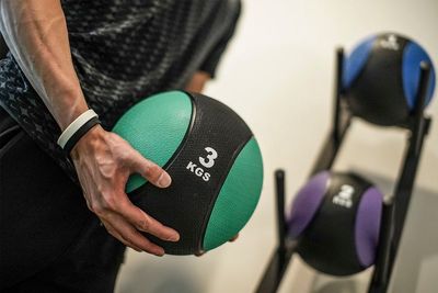 メディシンボールエクササイズは、カラダの中心である体幹部にさまざまな負荷がかかり、効率よく鍛えることができます。 - シリウスジム Sirius Gym パーソナルトレーニングジム　シリウスジム Sirius Gymのその他の写真