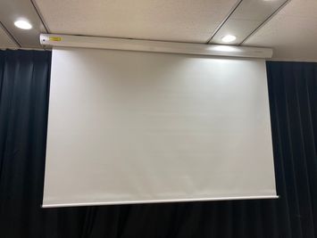 スクリーン - ＜オンタイム渋谷フォーラムエイト＞ オンタイム渋谷フォーラムエイト ⭐️最大70名収容⭐の設備の写真