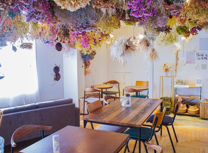 インスタ映え間違いなしのドライフラワーカフェのレンタルスペース - サンカクストア