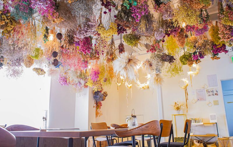 インスタ映え間違いなしのドライフラワーカフェのレンタルスペース - サンカクストア