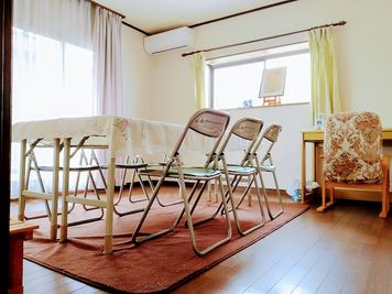 【２階】洋室（右側の部屋） - たすけあいハウス横浜旭 【ハウススタジオ】たすけあいハウス横浜旭の室内の写真