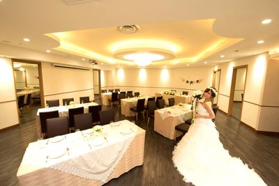 【ケーキやお酒、お花の持ち込み料0円】 - 〈貸切スペース〉シャンクレール新宿 〈貸切スペース〉シャンクレール新宿　～バンケットホール～の室内の写真