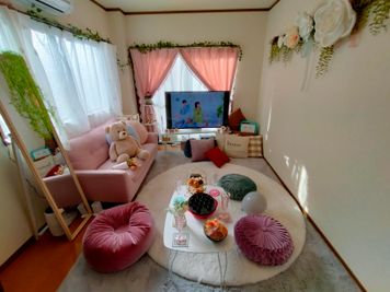 パーティ・誕生日会【コンビニ0分】オオノビル305「ロココ川口」 ハロウィン🎃2面採光✨ママ会👶優しい日差し💗癒し系スペースの室内の写真