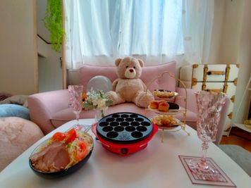 パーティ・誕生日会【コンビニ0分】オオノビル305「ロココ川口」 ハロウィン🎃2面採光✨ママ会👶優しい日差し💗癒し系スペースの室内の写真