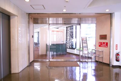 洋協ホール入口。
エレベーター降りてすぐです。 - ギャラリーセンタービル　銀座洋協ホール 銀座洋協ホール の入口の写真