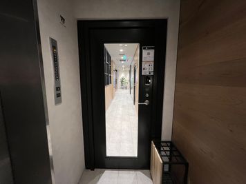 H¹T表参道（サテライト型シェアオフィス） OPEN SPACEの室内の写真