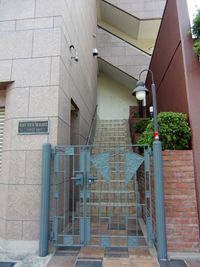アトリエCHARM 【横浜・元町】多目的スペースの入口の写真