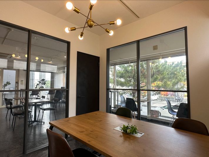 スペース貸切（最大50名）コワーキングスペース「C.O.L」 - コワーキングスペース「C.O.L」会議室