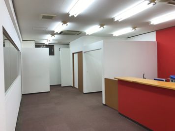 スタジオBUZZ新久喜校 24時間可能、久喜BUZZレンタルスタジオ Cstの室内の写真