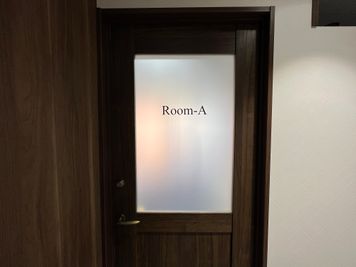 いいオフィス田町 【田町駅徒歩2分】RoomA（6名会議室）の室内の写真