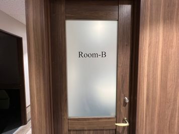 いいオフィス田町 【田町駅徒歩2分】RoomB（4名会議室）の室内の写真