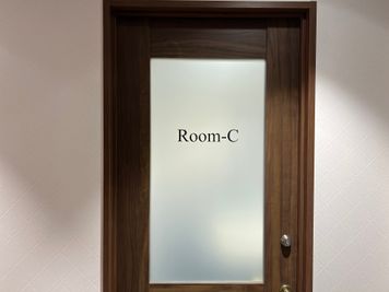 いいオフィス田町 【田町駅徒歩2分】RoomC（6名会議室）の室内の写真