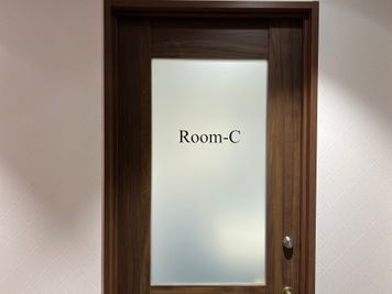 いいオフィス田町 【田町駅徒歩2分】RoomC（6名会議室）の室内の写真