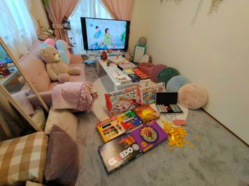 3/3以降、ガラステーブルはございません - パーティ・誕生日会【コンビニ0分】オオノビル305「ロココ川口」 ハロウィン🎃2面採光✨ママ会👶優しい日差し💗癒し系スペースの設備の写真