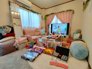 3/3以降、ガラステーブルはございません - パーティ・誕生日会【コンビニ0分】オオノビル305「ロココ川口」 ハロウィン🎃2面採光✨ママ会👶優しい日差し💗癒し系スペースの設備の写真