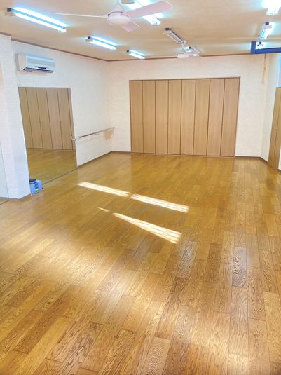 ユニークジャズダンススタジオ - ダンススタジオ