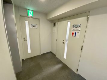 【エレベーターで3階に上がると、すぐ目の前が会議室です】 - 【閉店】TIME SHARING 渋谷南平台町 【閉店】3Aの入口の写真