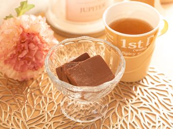 天然水・ハーブティーご用意あります。
接客の際などにご活用下さい😊
お茶菓子が必要な方は各自ご用意お願いします。 - レンタルスペースＱＩＲＡＤＩＡ すぐ施術できる！一式揃ったサロンスペース！の設備の写真