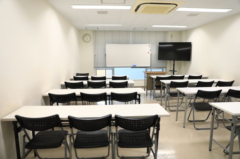 203会議室【1名～24名】（２F）30平米 - サム貸し会議室