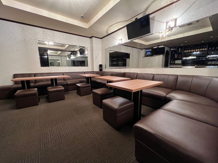 カラオケ付き、カウンター付き、高級感の溢れる内装スペース - バーラウンジバッハ【BACH】