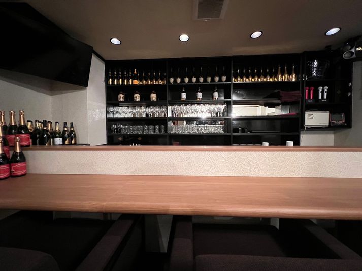 カラオケ付き、カウンター付き、高級感の溢れる内装スペース - バーラウンジバッハ【BACH】