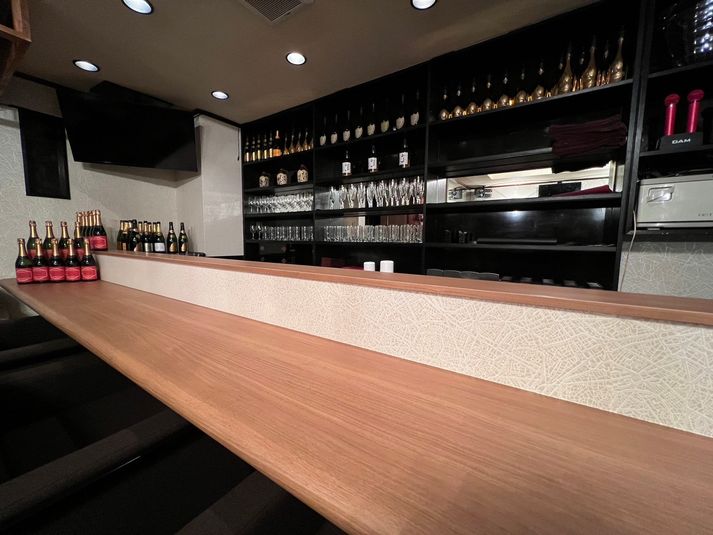 カラオケ付き、カウンター付き、高級感の溢れる内装スペース - バーラウンジバッハ【BACH】