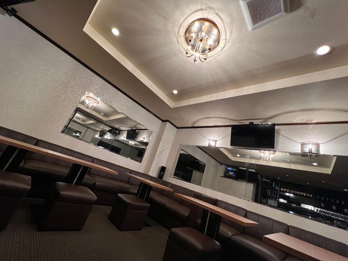 カラオケ付き、カウンター付き、高級感の溢れる内装スペース - バーラウンジバッハ【BACH】
