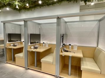 FEEEP新宿西口店 【FEEEP新宿西口店 1名 《半個室》シングル席】の室内の写真
