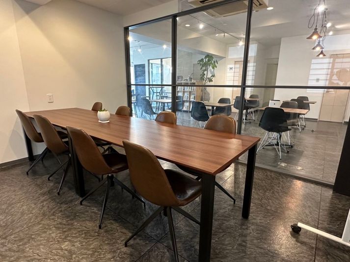コワーキングスペース「C.O.L」那覇市丨古島・おもろまち近く - コワーキングスペース「C.O.L」会議室