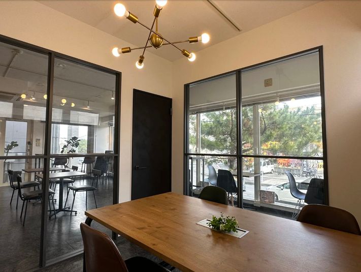 コワーキングスペース「C.O.L」那覇市丨古島・おもろまち近く - コワーキングスペース「C.O.L」会議室