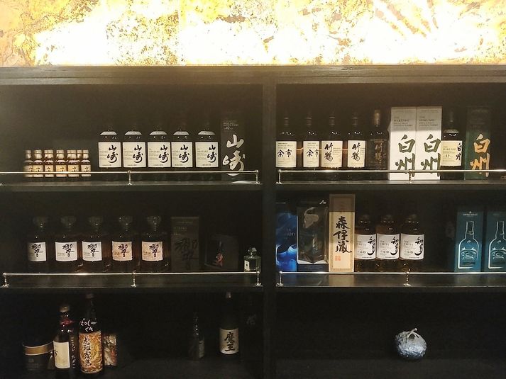 【西荻窪駅徒歩30秒】クラブラウンジの気分を味わえる綺麗なお店 - PUB紅