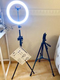 スマホ3脚、LEDライト - グランツ三宮【三ノ宮すぐのオシャレスペース】 [グランツ三宮]超好立地♪ゴミ処分無料🥹SNS映え✨の設備の写真