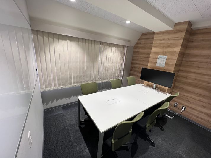 【田町駅徒歩2分】RoomC（6名会議室） - いいオフィス田町
