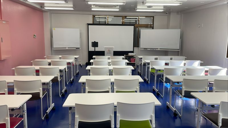 泉崎201会議室[定員35+α] - みんなの貸会議室　那覇泉崎店