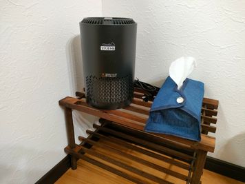 空気清浄機 - 宮崎駅から280ｍ徒歩4分🚉完全個室の貸会議室 50インチTVのある完全個室貸会議室｜ワークスペース・web会議の室内の写真